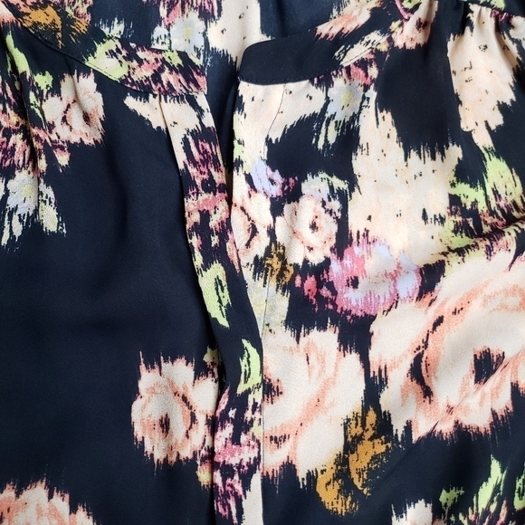Dr2 Dark Blue Floral Romper Small - Picture 4 of 6